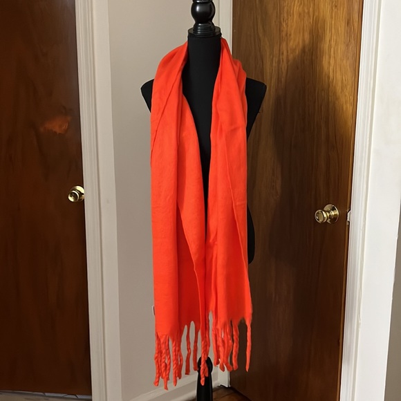 🆕GAP Red Tulip Fringe Scarf - Size 21”W x 72”L - Picture 2 of 4